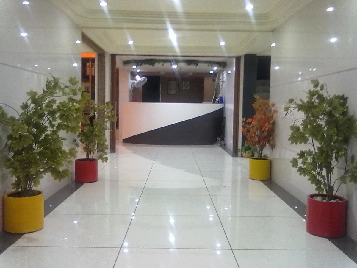 Hotel Aditya Rajkot Extérieur photo