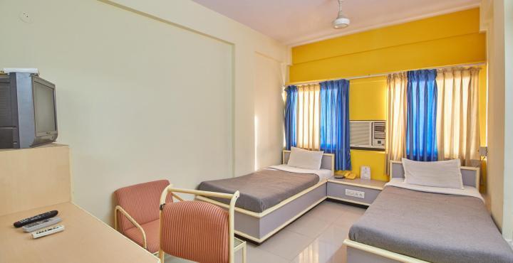 Hotel Aditya Rajkot Extérieur photo
