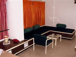 Hotel Aditya Rajkot Extérieur photo