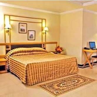 Hotel Aditya Rajkot Extérieur photo