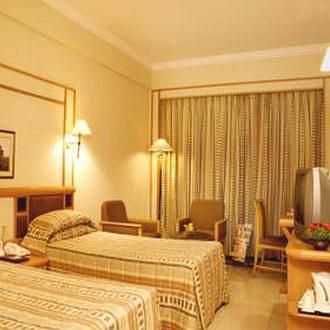 Hotel Aditya Rajkot Extérieur photo